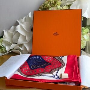 NWT! ATTENTION COLLECTORS Hermes 90 cm Carre Cliquetis Silk Scarf with Box